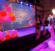 五湖四海營造 泳池中秋派對