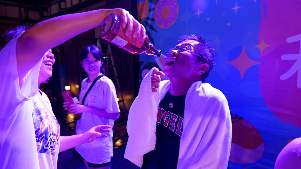 五湖四海營造 泳池中秋派對