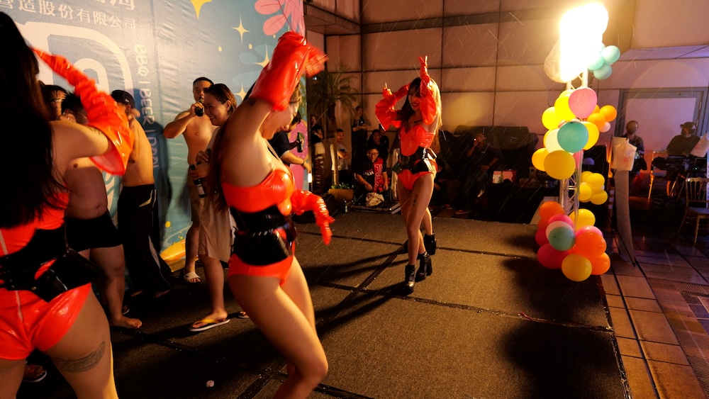 五湖四海營造 泳池中秋派對