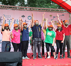 捷伴做志工全家秀活力