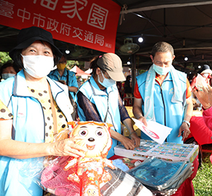 捷伴做志工全家秀活力