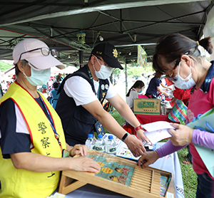 捷伴做志工全家秀活力