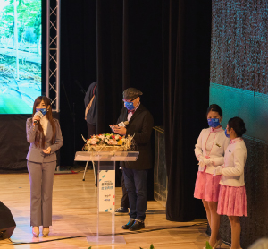 全國的當選候選人的就職典禮